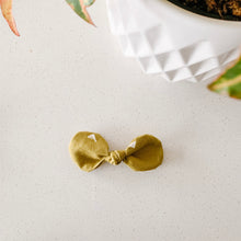Load image into Gallery viewer, olive you bow