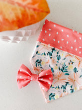 Load image into Gallery viewer, garden party bow tie

